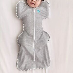 Love to dream swaddle- size Medium (double swaddle for snoo) hands up